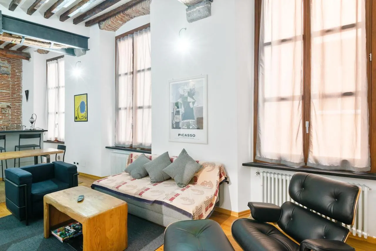 Acquario & Porto Antico Bright Apartment location